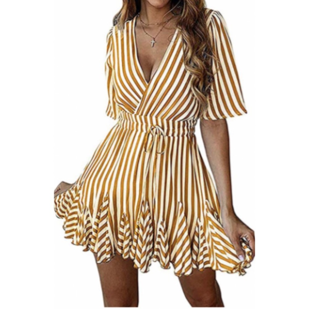 Size L beautiful  pleaded, ruffle dress with belt